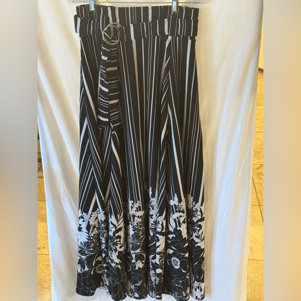 New York & Company  Black and white Asymmetrical Maxi skirt size S